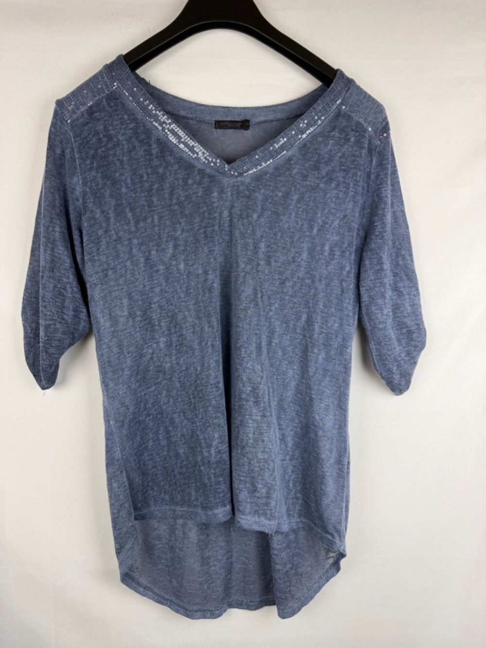 Lungo L’Arno Women’s Blue Sequin Trim V-Neck knit Top size small oversized cut